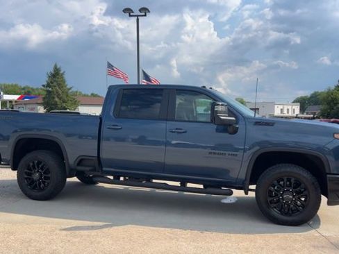 Used 2025 Chevrolet Silverado 2500 LT w/ Trail Boss Package AWD/4WD image 2