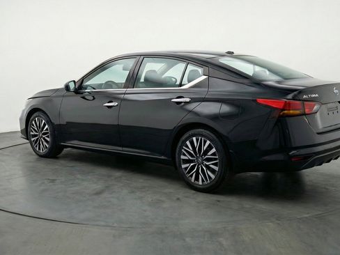Used 2025 Nissan Altima 2.5 SV FWD image 6