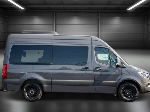 Used 2025 Mercedes-Benz Sprinter 2500 image 4