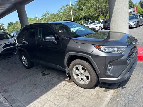 Used 2021 Toyota RAV4 XLE w/ Convenience Package FWD image 7