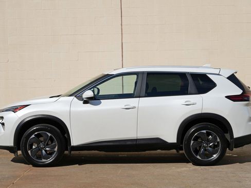 Used 2024 Nissan Rogue SV w/ SV Premium Package FWD image 44