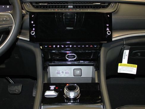 New 2026 Jeep Grand Cherokee Limited w/ Limited Altitude Package image 13