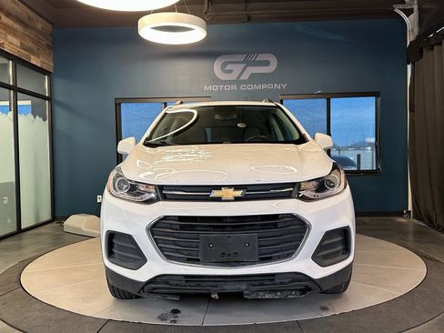 Used 2021 Chevrolet Trax LT w/ LT Convenience Package image 8