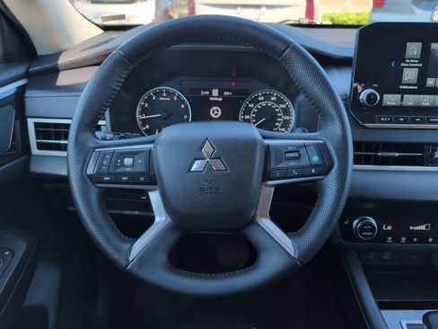 Used 2024 Mitsubishi Outlander SE FWD image 11