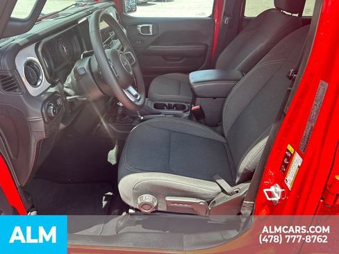 Used 2025 Jeep Wrangler Unlimited Sahara AWD/4WD image 10