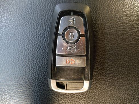 Used 2018 Ford Fusion SE w/ Fusion SE Technology Package FWD image 32