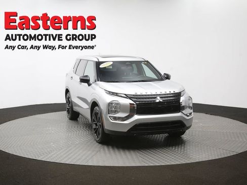 Used 2022 Mitsubishi Outlander SE image 50