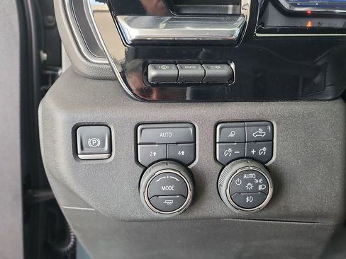 Certified 2025 Chevrolet Silverado 1500 LTZ w/ LTZ Premium Package AWD/4WD image 18