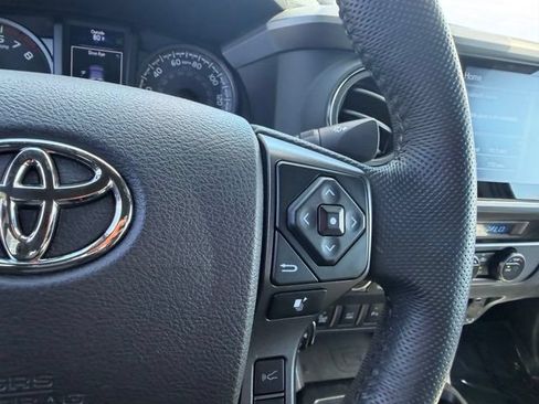 Used 2021 Toyota Tacoma TRD Off-Road w/ Technology Package AWD/4WD image 21