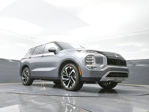 Used 2024 Mitsubishi Outlander SE image 52