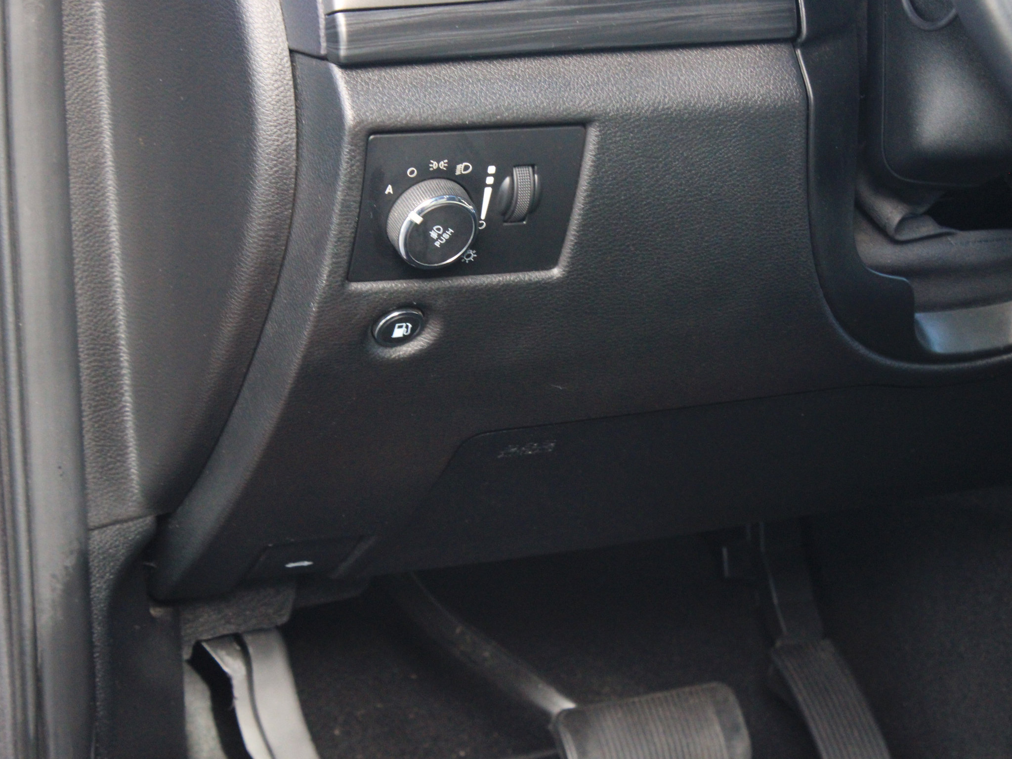 Used 2019 Jeep Grand Cherokee Laredo AWD/4WD image 16