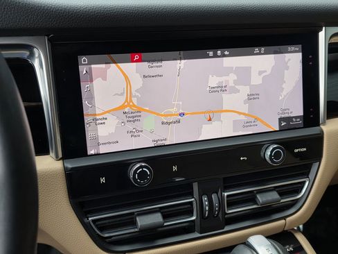 Certified 2023 Porsche Macan Turbo image 12