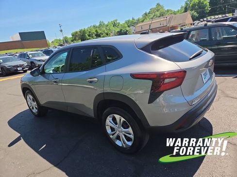 Used 2024 Chevrolet Trax LS FWD image 5