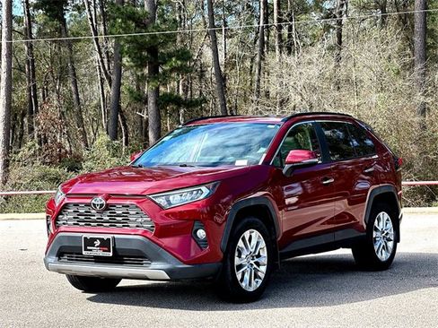 Used 2019 Toyota RAV4 Limited w/ Cold Weather Package image 4