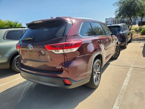 Used 2018 Toyota Highlander XLE FWD image 4