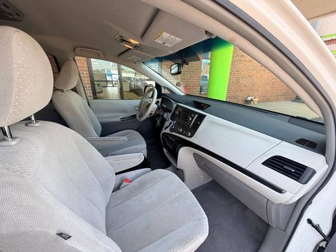 Used 2011 Toyota Sienna LE w/ Towing Pkg FWD image 15