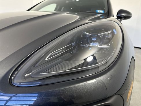 Certified 2025 Porsche Macan image 11