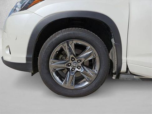 Used 2018 Toyota Highlander Limited Platinum AWD/4WD image 25