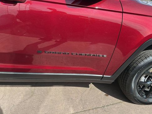 Used 2024 Jeep Grand Cherokee Altitude AWD/4WD image 5