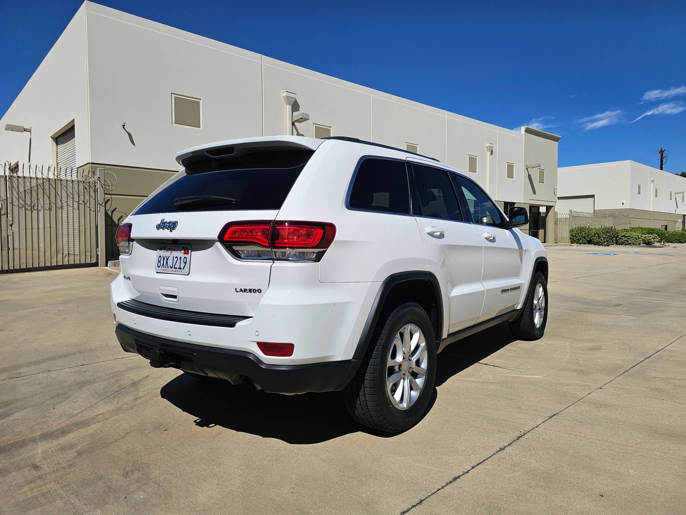 Used 2021 Jeep Grand Cherokee Laredo AWD/4WD image 5