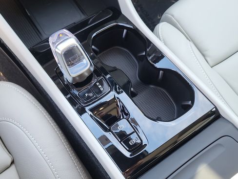 New 2026 Volvo XC40 B5 Plus w/ Protection Package Premier image 17