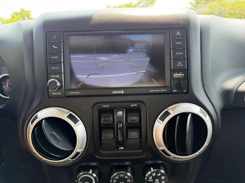 Used 2017 Jeep Wrangler Unlimited Sahara w/ Connectivity Group AWD/4WD image 24