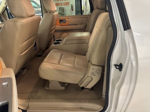 Used 2010 Lincoln Navigator L Base image 10