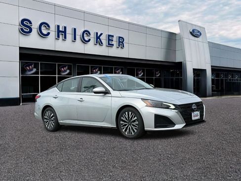 Used 2023 Nissan Altima 2.5 SV FWD image 1