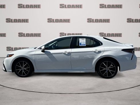 Used 2021 Toyota Camry SE FWD image 2