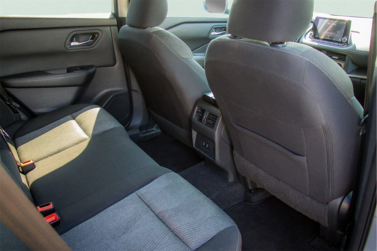Used 2024 Nissan Rogue SV AWD/4WD image 8