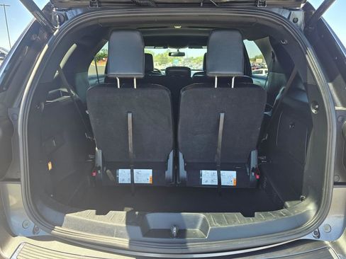 Used 2018 Ford Explorer XLT w/ Equipment Group 202A AWD/4WD image 33