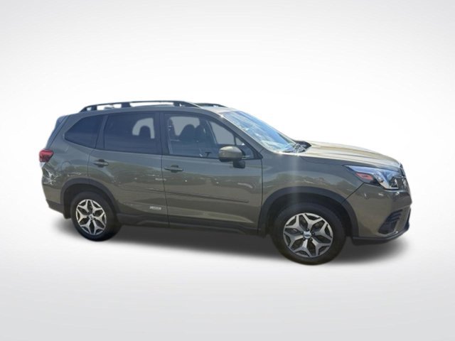 Used 2023 Subaru Forester Premium AWD/4WD image 3