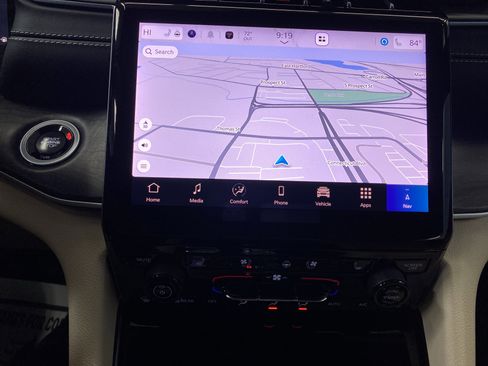 Certified 2024 Jeep Grand Cherokee Limited w/ Luxury Tech Group II image 18