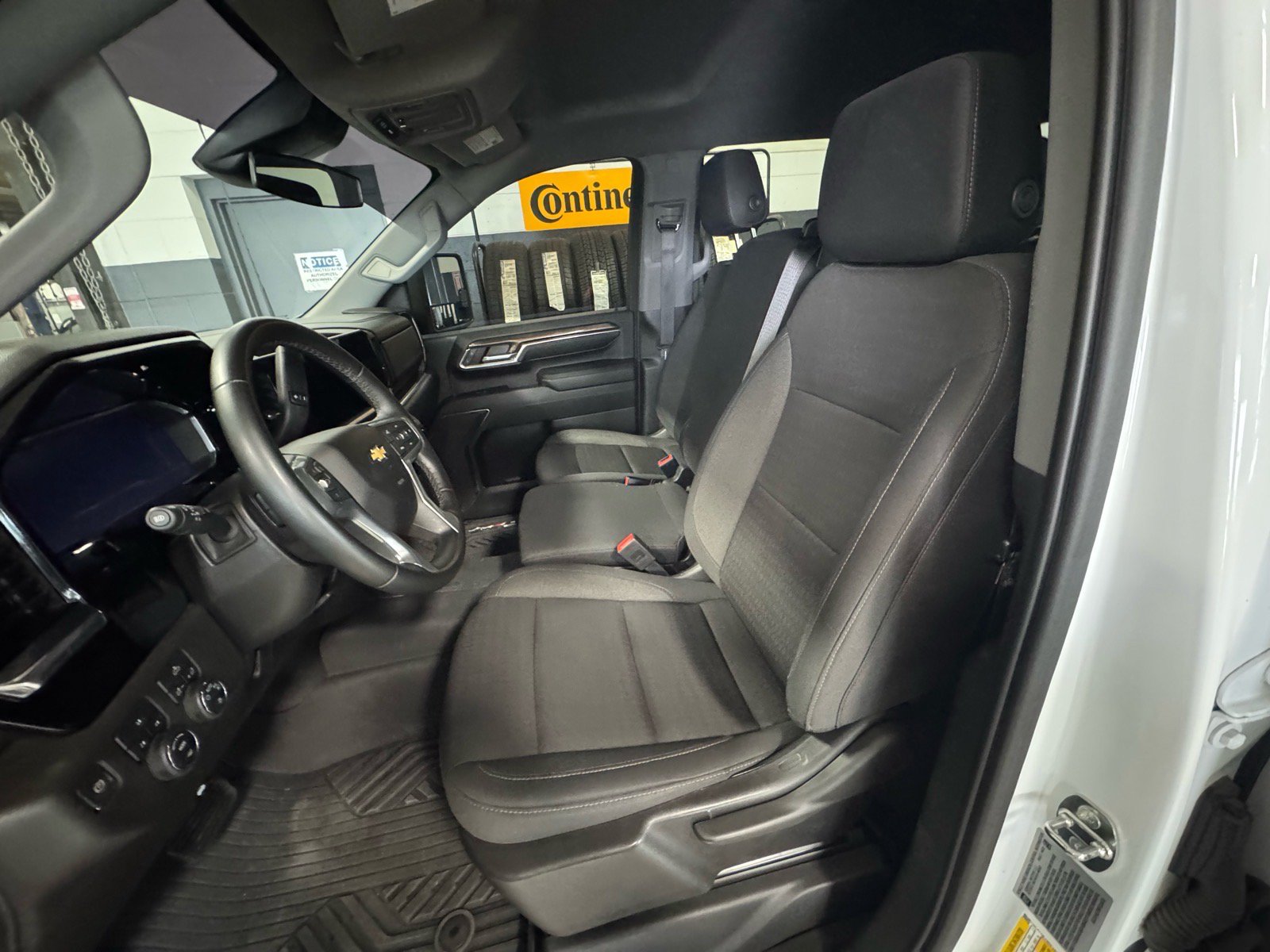 Used 2024 Chevrolet Silverado 2500 LT AWD/4WD image 18