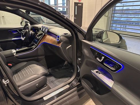 Used 2025 Mercedes-Benz GLC 300 4MATIC image 38