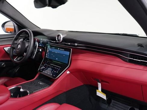 Used 2025 Maserati Grecale Modena image 14