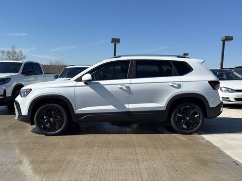 New 2026 Volkswagen Taos SE image 7