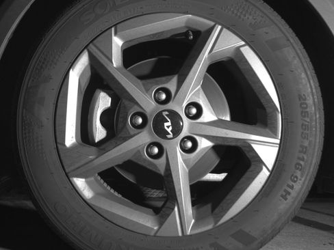 Used 2025 Kia K4 LXS image 12