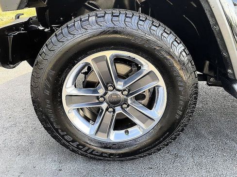 Used 2022 Jeep Wrangler Unlimited Sahara AWD/4WD image 8