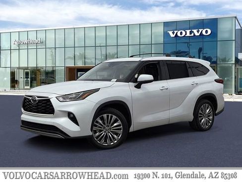 Used 2022 Toyota Highlander Platinum FWD image 1