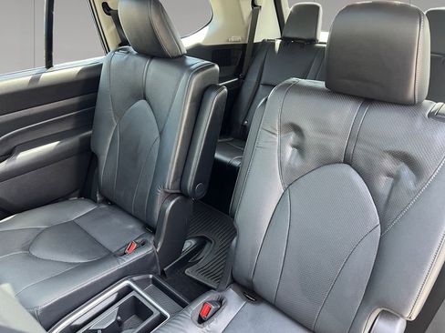 Used 2025 Toyota Grand Highlander AWD Hybrid image 16