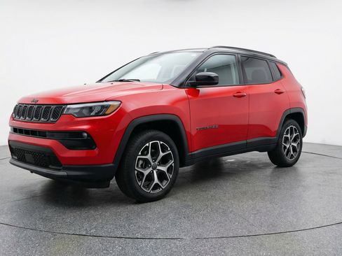 Used 2025 Jeep Compass Limited AWD/4WD image 3