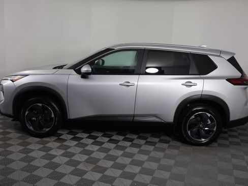 Used 2024 Nissan Rogue SV image 5