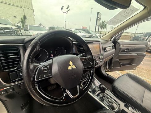 Used 2020 Mitsubishi Outlander SE FWD image 23
