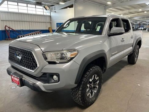 Used 2019 Toyota Tacoma TRD Off-Road AWD/4WD image 7