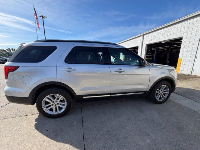 Used 2016 Ford Explorer XLT FWD image 12