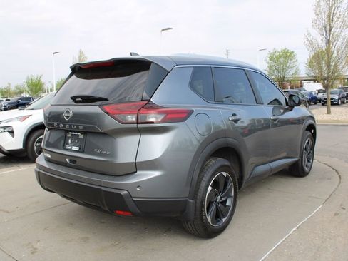 Used 2024 Nissan Rogue SV w/ SV Premium Package image 7