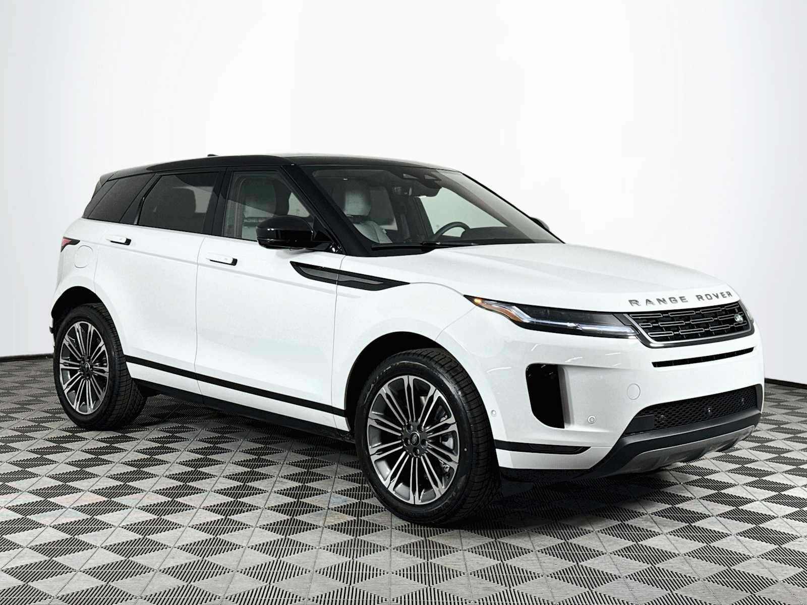 New 2026 Land Rover Range Rover Evoque S AWD/4WD image 3