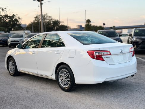 Used 2012 Toyota Camry LE image 3