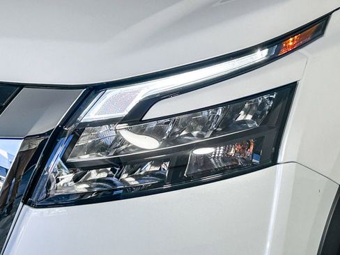 Certified 2025 Nissan Pathfinder Platinum w/ Cargo Package image 4